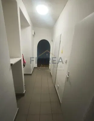 Vestiyer; fayans zemin, doğal ışık