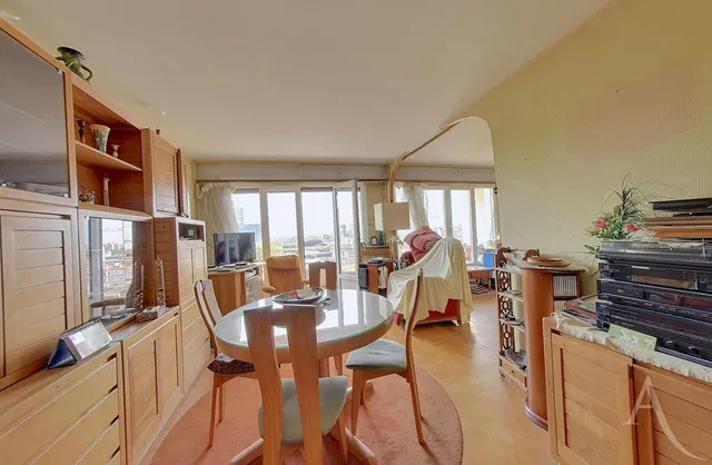 Soggiorno; vista, pavimento in legno, luce naturale, stile moderno