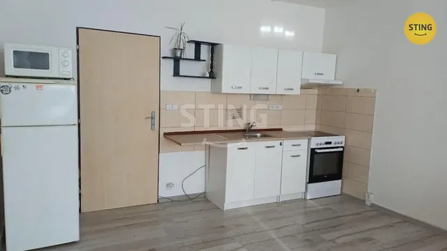 Kuchyně; kuchyňské spotřebiče, dlažba