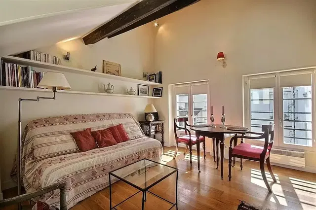 Living room; wood floor, natural light, rustic style