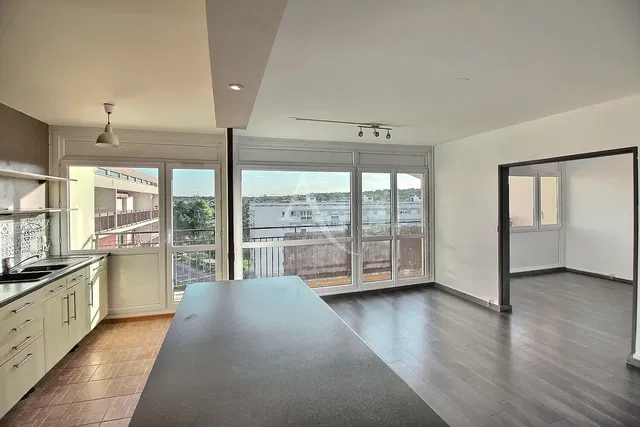 Κουζίνα; θέα, πλακάκια, φυσικό φως