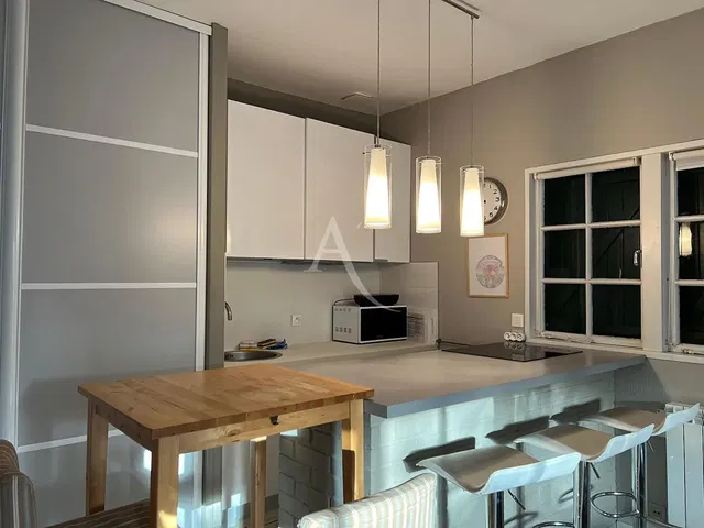 Cuisine; style moderne, lumière naturelle, rénové