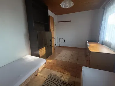 Chambre; carrelage, lumière naturelle