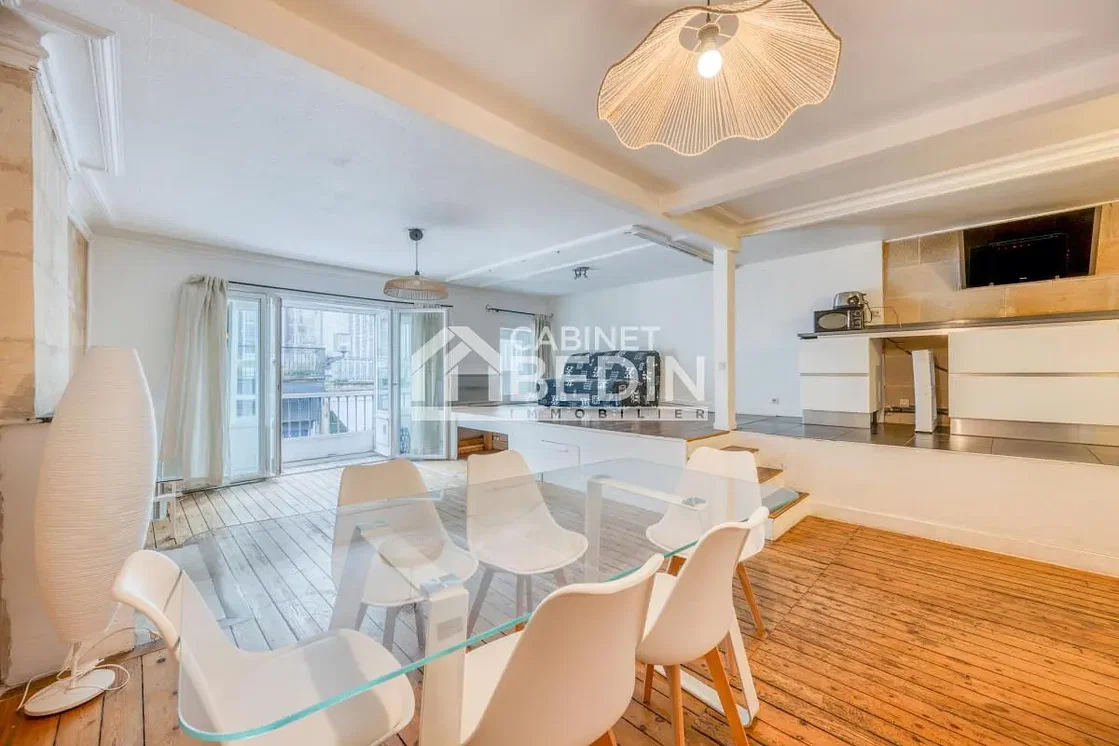 Дневна соба; поглед, дрвени под, природно светло, модерни стил