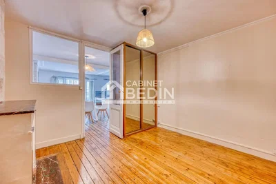 Спаваћа соба; дрвени под, природно светло