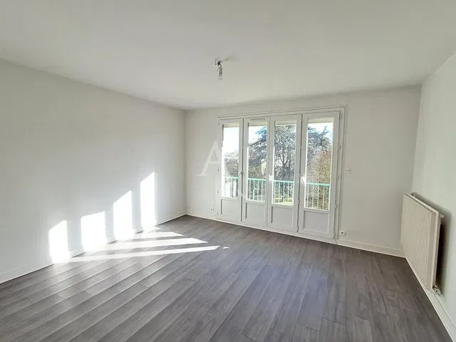 Salon; lumière naturelle, parquet, vue