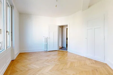 Schlafzimmer; holzboden, tageslicht