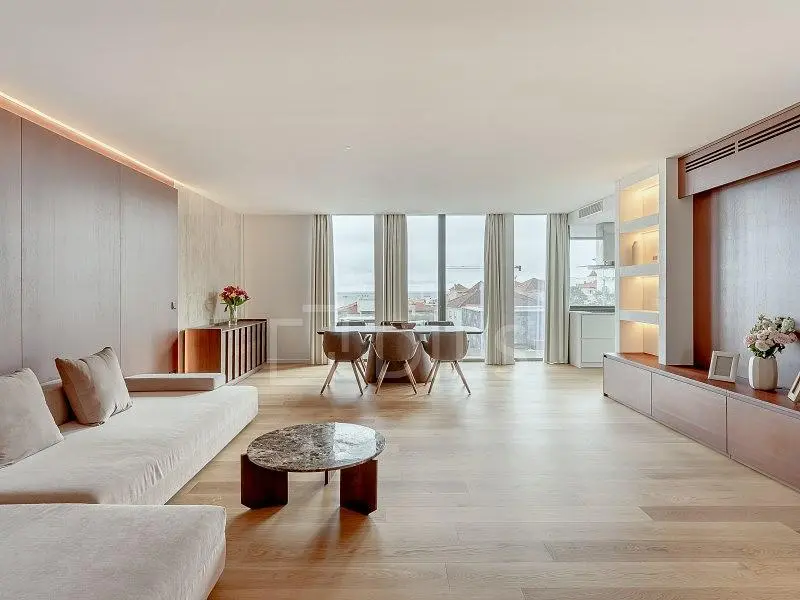 Дневна соба; поглед, дрвени под, природно светло, модерни стил