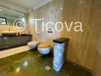 Badezimmer; fliesenboden, renoviert, tageslicht, moderner stil