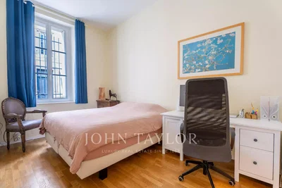 Yatak odası; doğal ışık, modern stil