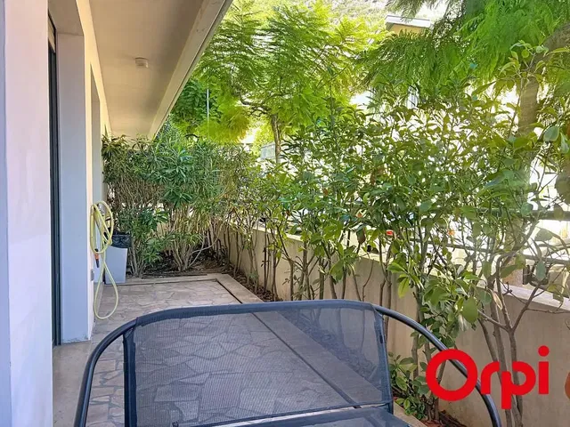 Тераса; поглед, природно светло