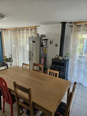 Küche; kamin, fliesenboden, tageslicht