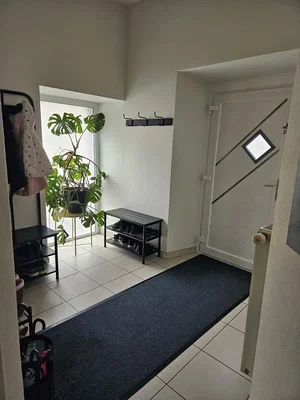 Garderobe; tageslicht, fliesenboden