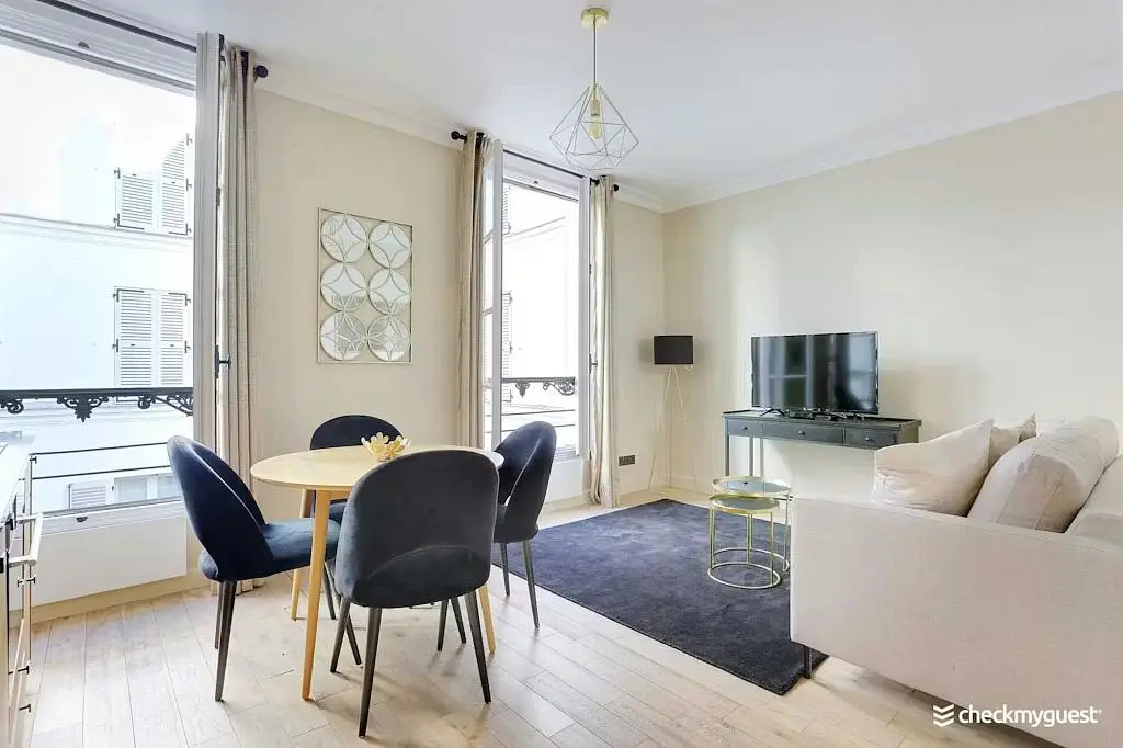 Wohnzimmer; blick, tageslicht, moderner stil