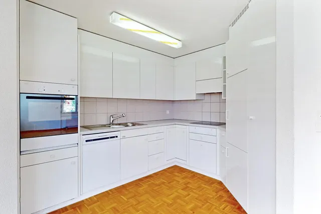 Kitchen; kitchen appliances, wood floor, natural light