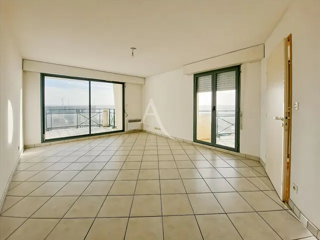 Living room; tile floor, view, natural light