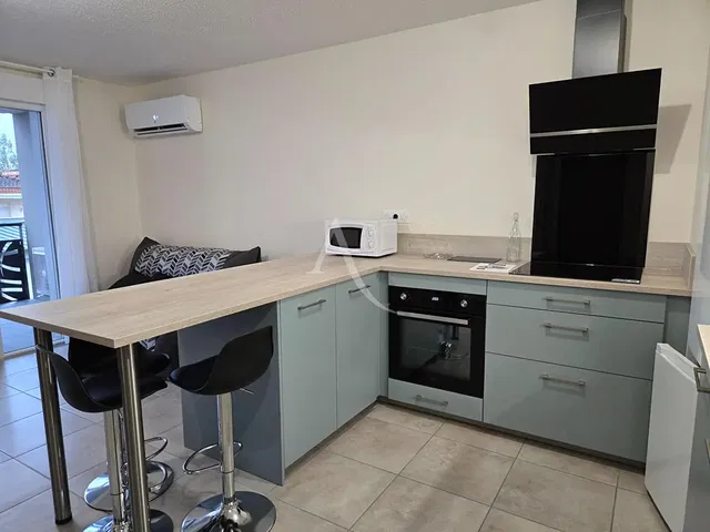 Küche; küchengeräte, fliesenboden, renoviert, tageslicht