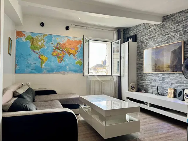 Living room; view, natural light