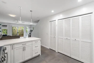 Cuisine; carrelage, lumière naturelle