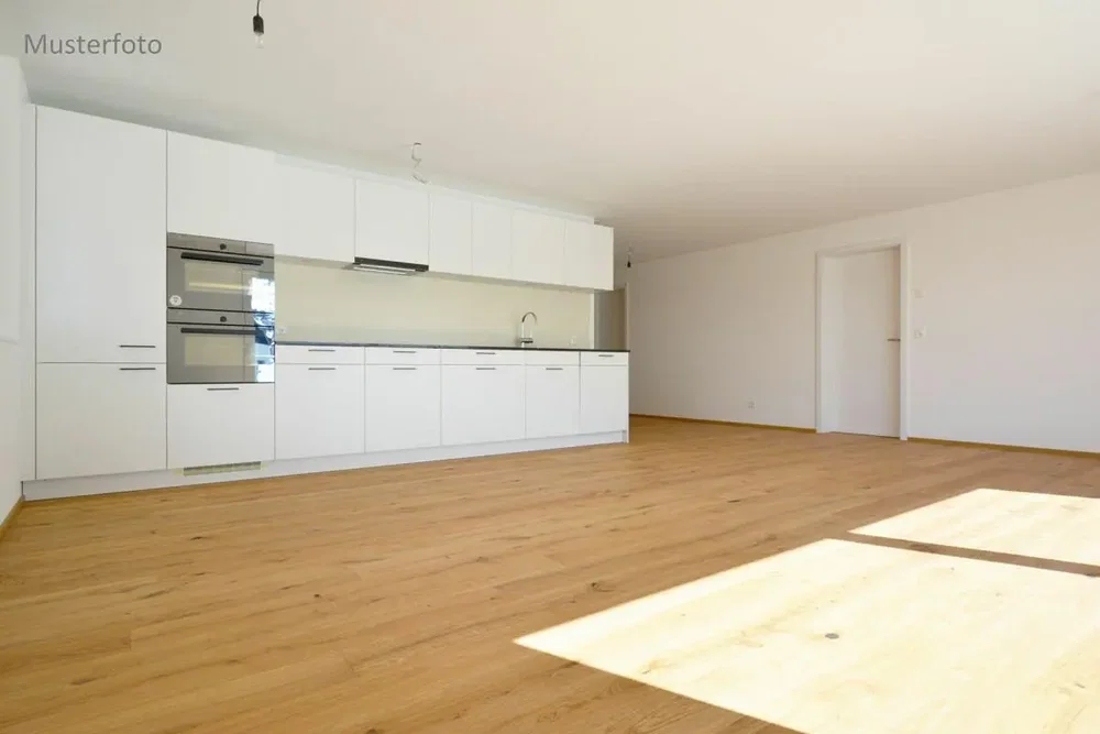 Küche; küchengeräte, holzboden, tageslicht, moderner stil