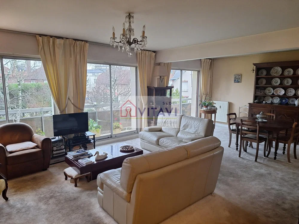 Дневна соба; поглед, природно светло