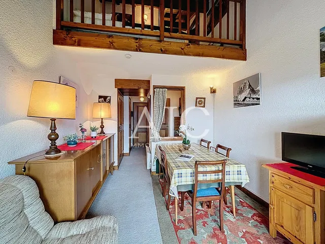 Living room; rustic style, wood beams, natural light