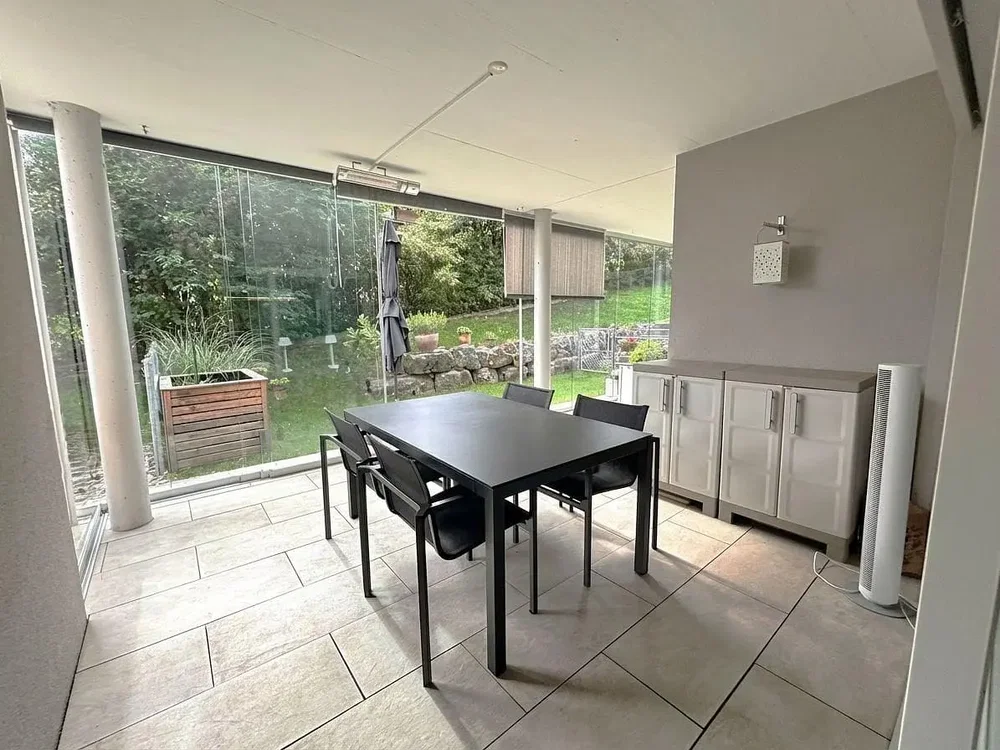 Terrasse; fliesenboden, blick, tageslicht