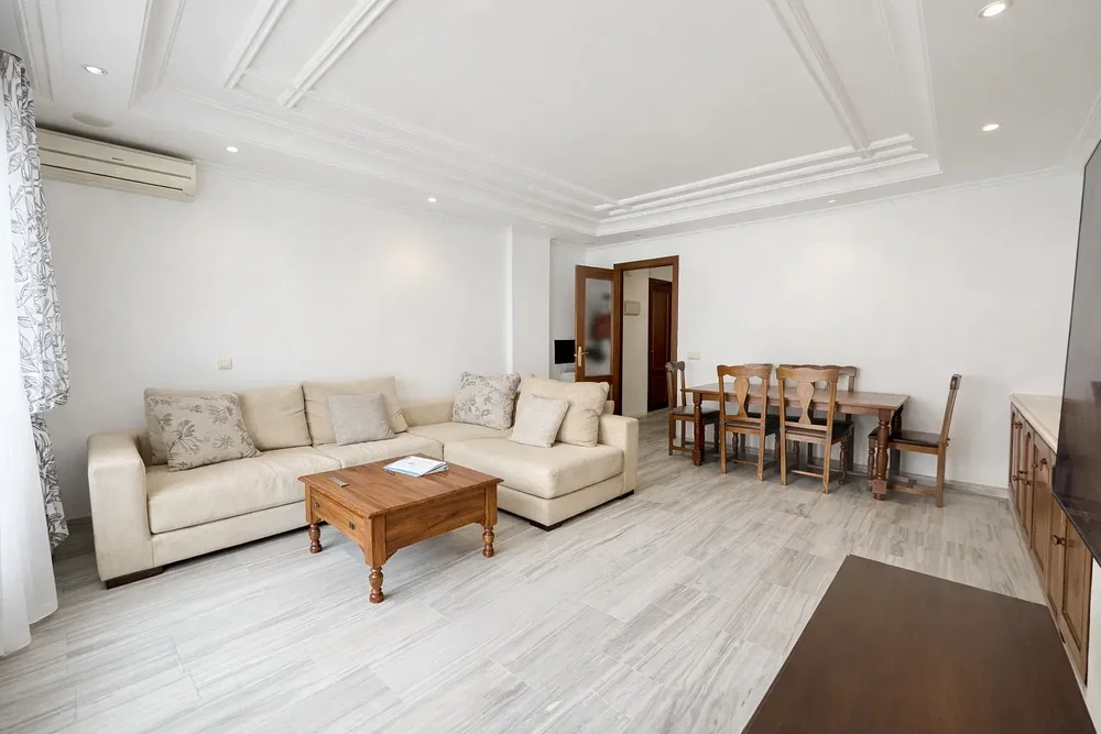 Wohnzimmer; tageslicht, fliesenboden