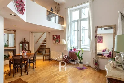 Oturma odası; doğal ışık, modern stil