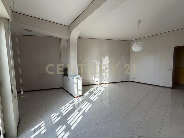 Salon; carrelage, lumière naturelle