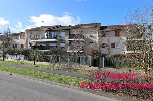 Kuća i okolina; pogled