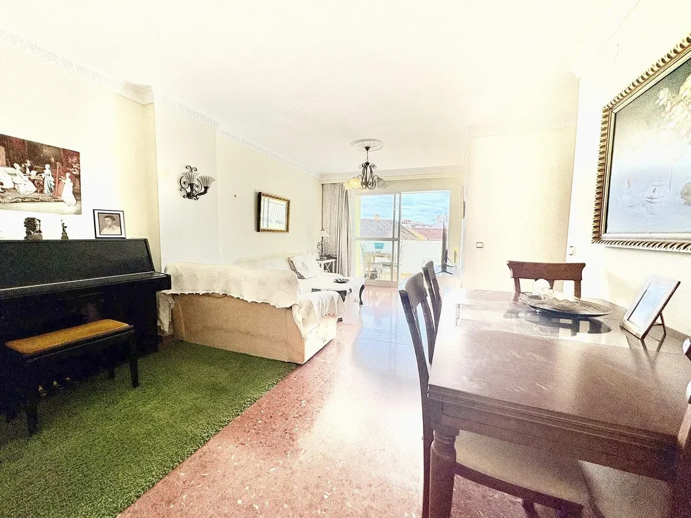 Oturma odası; doğal ışık, modern stil