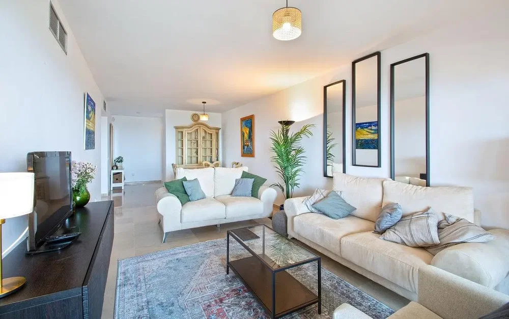 Oturma odası; doğal ışık, modern stil