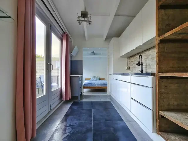 Κουζίνα; θέα, πλακάκια, φυσικό φως