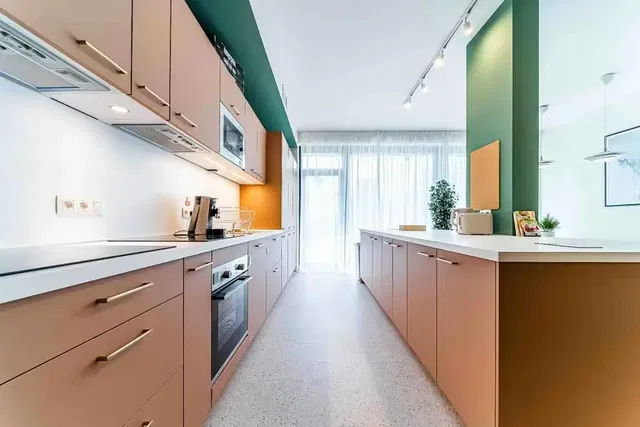 Cocina; electrodomésticos, luz natural, estilo moderno