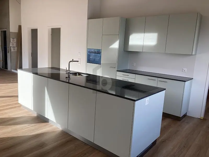 Küche; küchengeräte, tageslicht, moderner stil, holzboden