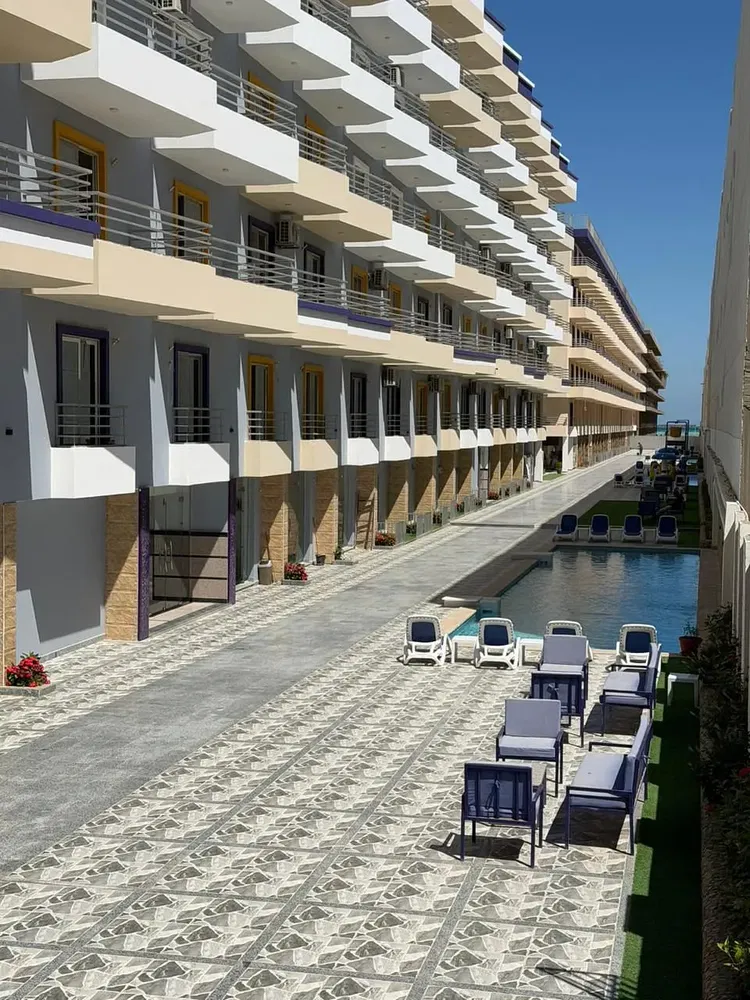 Dům a okolí; výhled