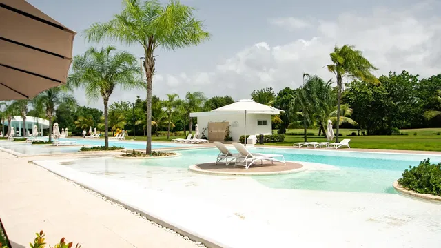 House and surroundings; view, natural light