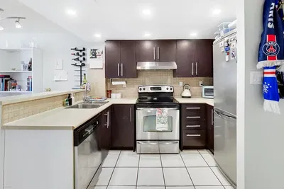 Кухиња; кухињски апарати, плочице, природно светло