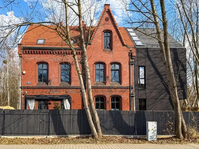 Dom a okolie; výhľad