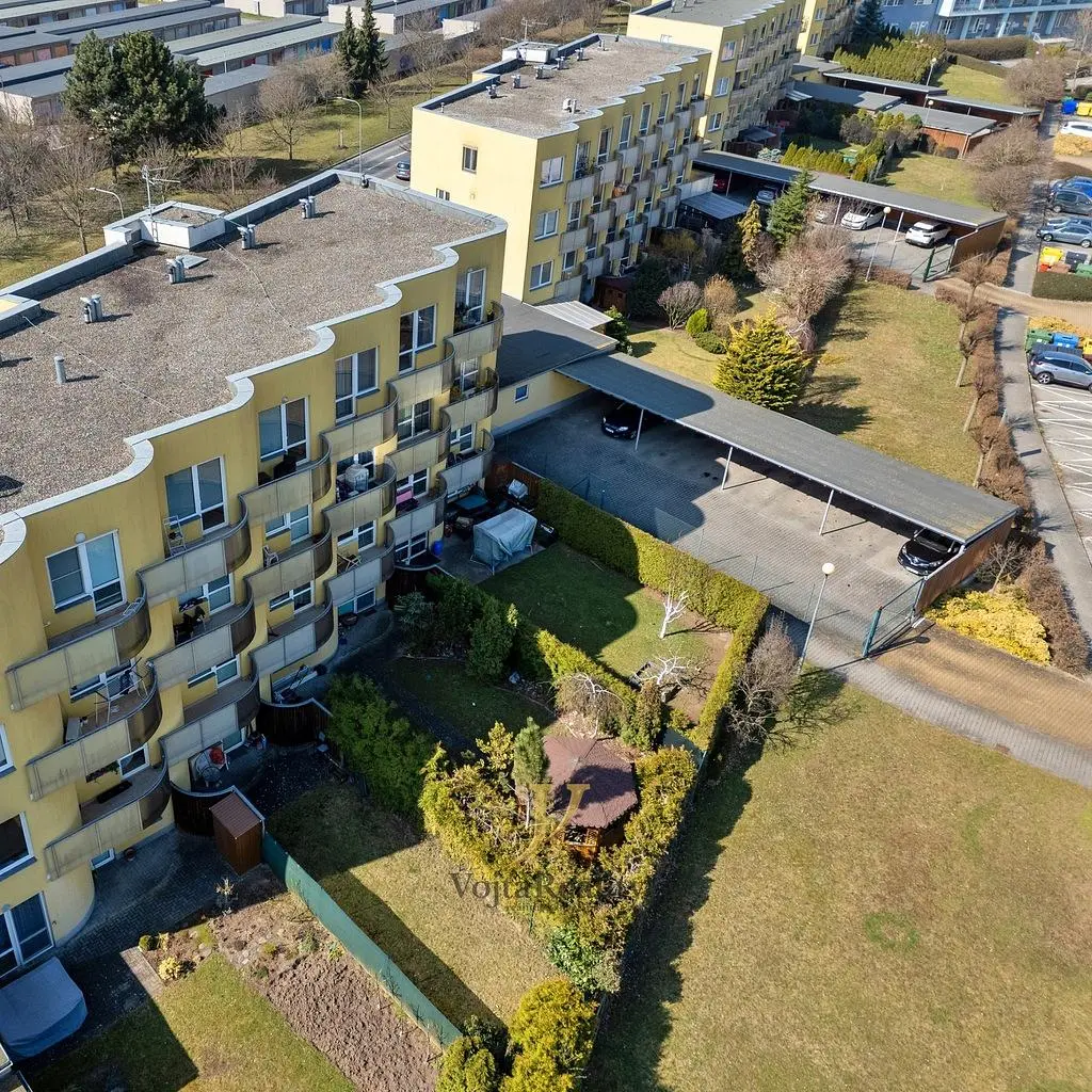 Kuća i okolina; pogled