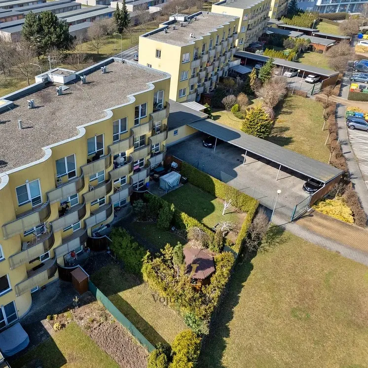 Kuća i okolina; pogled