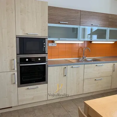 Kuhinja; kućanski aparati, pločice