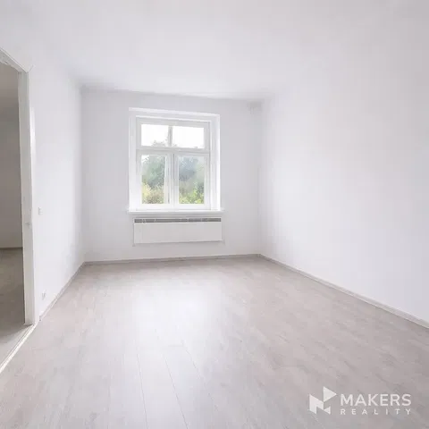 Slaapkamer; natuurlijk licht, houten vloer, gerenoveerd