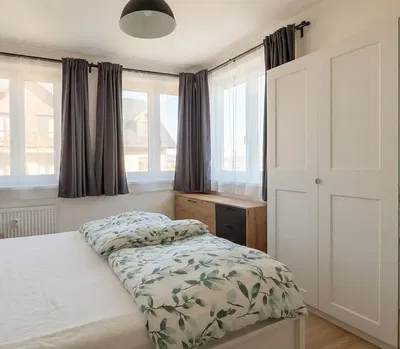 Spavaća soba; prirodno svjetlo, moderni stil