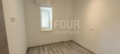 Chambre; lumière naturelle, parquet