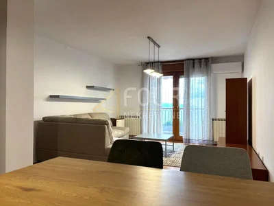 Dnevni boravak; prirodna svjetlost, moderan stil