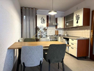 Kuhinja; kućanski aparati, pločice