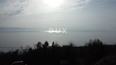 Dům a okolí; výhled