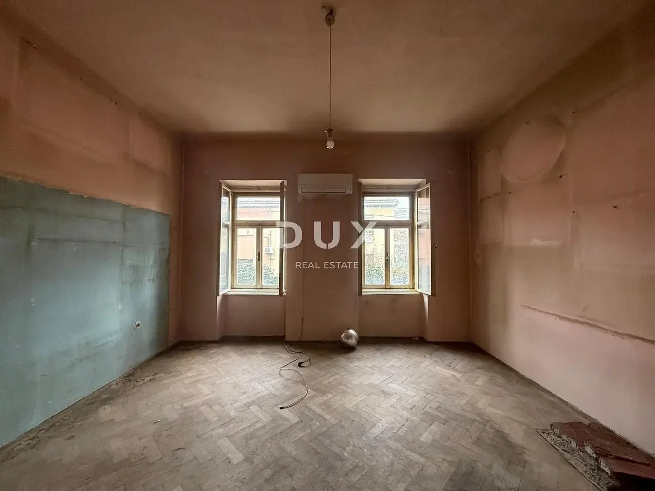 Ostalo; potrebna renovacija, prirodno svjetlo